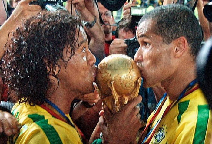 梅西c罗欧冠总数据最新统计,梅西和c罗各拿了几次欧冠