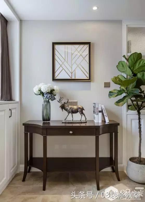 一直在纠结沙发背景墙要不要挂画,今年最流行挂画怎么选