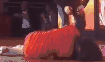 高管抱摔女演员后续,山东公司回应高管年会抱摔演员