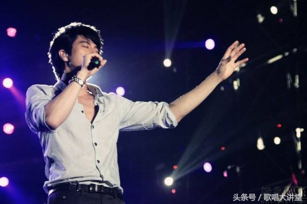 歌唱紧张怎么办，一个秘诀，教你唱出最好的歌声