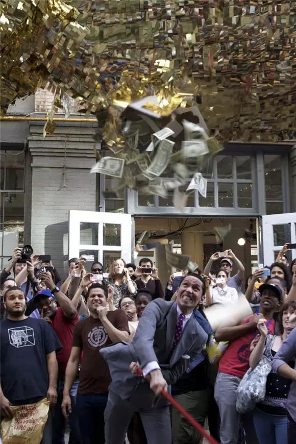 他把12个前女友都做成了高跟鞋？到底是真的假的