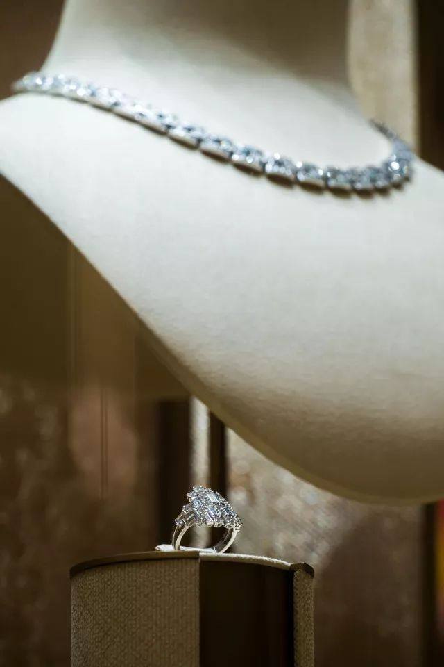 英皇传世王冠这还是我认识的那个顶级奢华珠宝品牌Cartier吗？