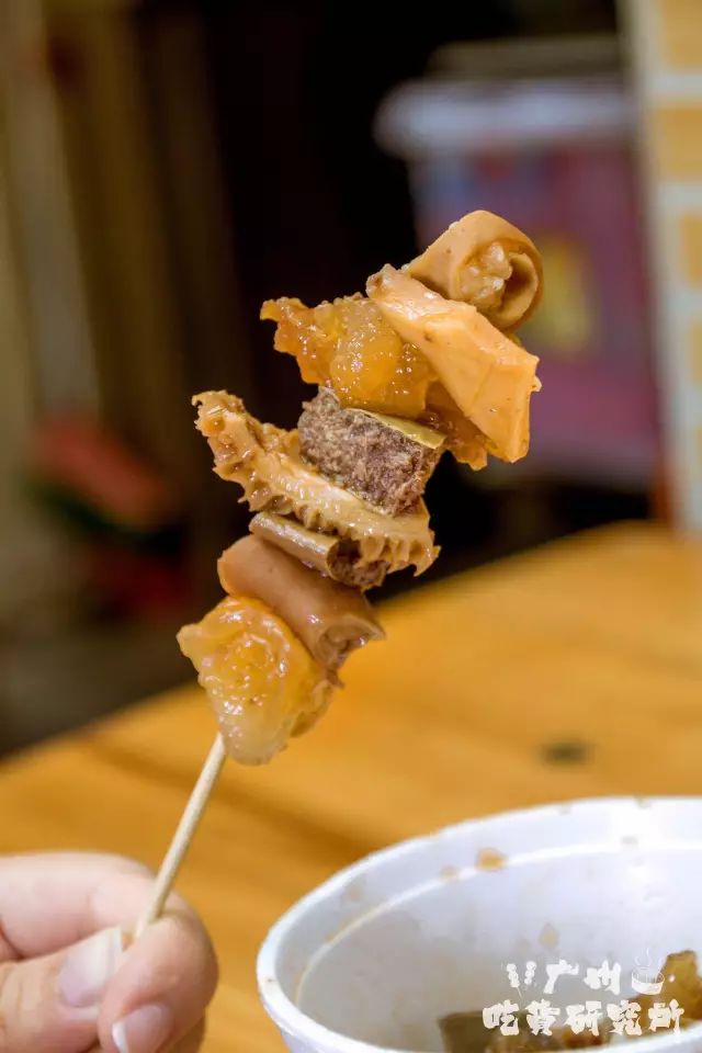 一碗牛杂能在夜市立足几十年,牛杂记忆深处的味道