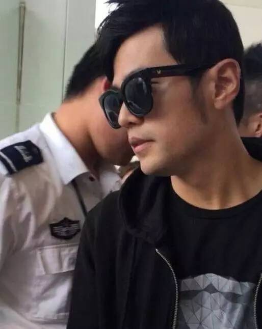 韩国比较火的墨镜,韩国超火的墨镜