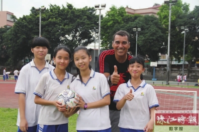 桂城叠滘二小来了个巴西教练