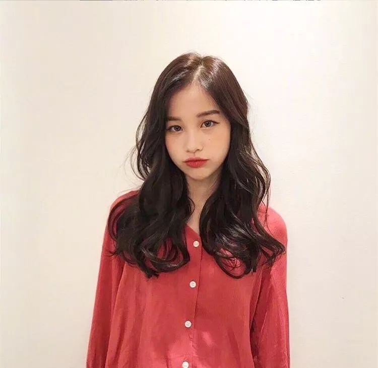 适合脸大无刘海发型,空气刘海适合脸大的人吗