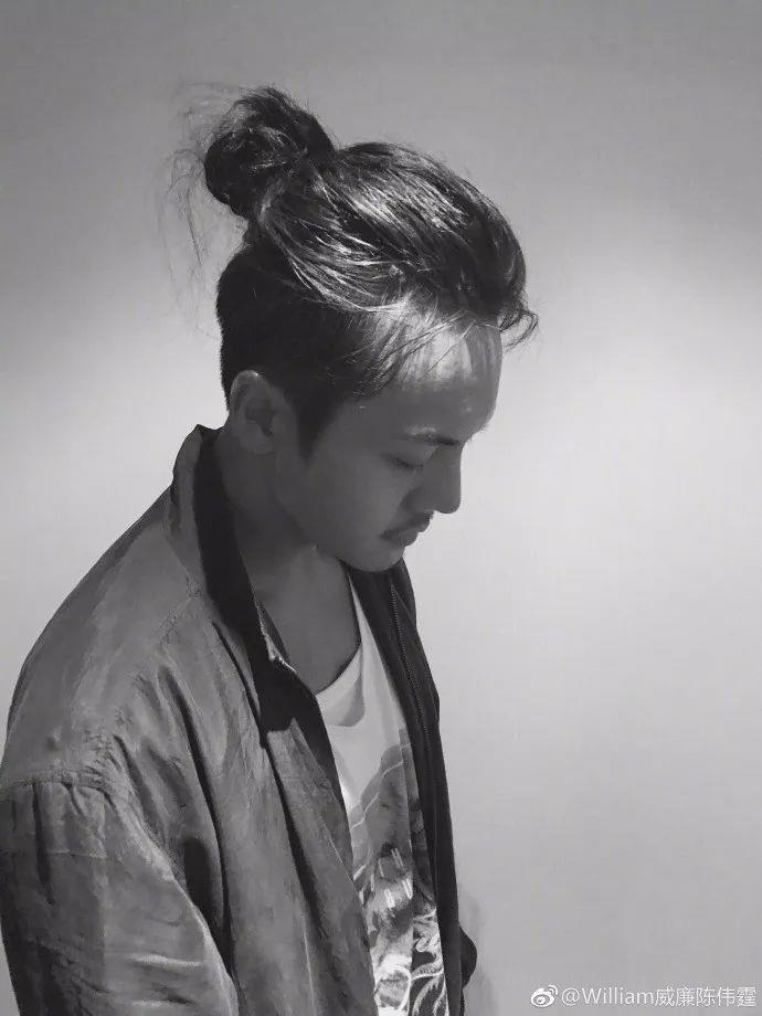 蕾哈娜、陈伟霆带红几百元球鞋，你会不会买账？