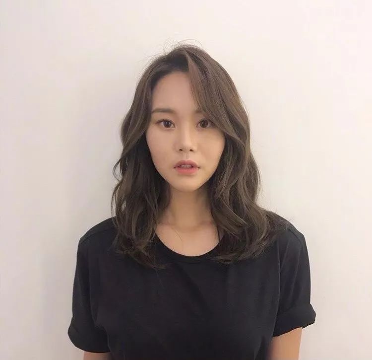 适合脸大无刘海发型,空气刘海适合脸大的人吗