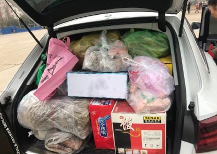 春节后返程都把后备箱塞得满满的,春节出门后备箱承载着父母的爱