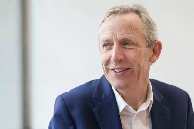 YT现场｜与三吨黏土共舞？艺术家如何让剧院变身作品的舞台