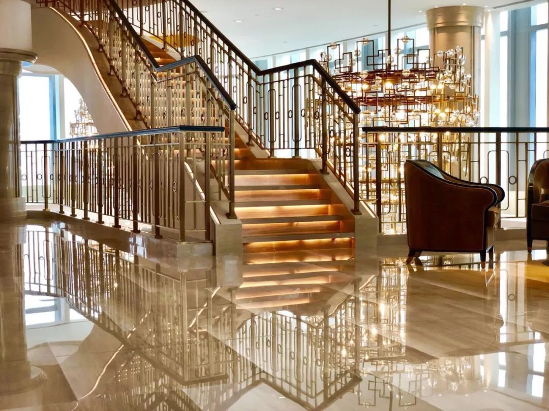 睡进220米高空上的云端酒店，玩转网红LINEFRIENDS乐园，新晋亲子游地标来袭！