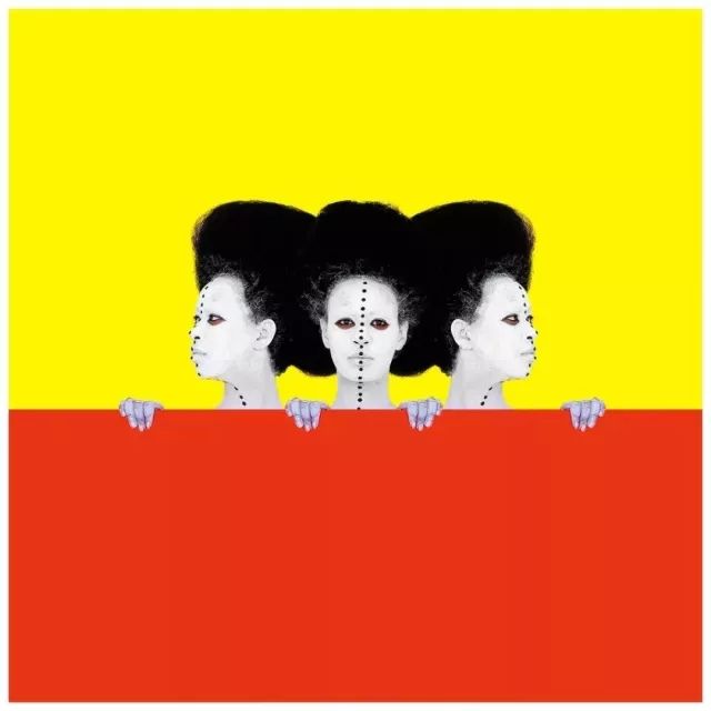 这些令人触目惊心的色彩背后,隐喻着一个国度屈辱的历史