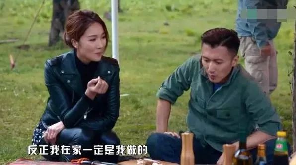 王菲谢霆锋甜蜜相处,王菲谢霆锋十指紧扣大秀恩爱