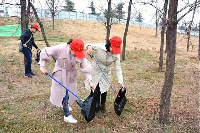 弘扬雷锋精神志愿服务暖人心,践行雷锋精神争做志愿服务先锋