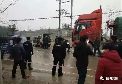 50座客车超员2人怎么算,小汽车坐几个人算超员