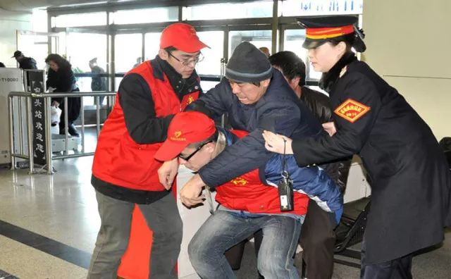 弘扬雷锋精神志愿服务暖人心,践行雷锋精神争做志愿服务先锋