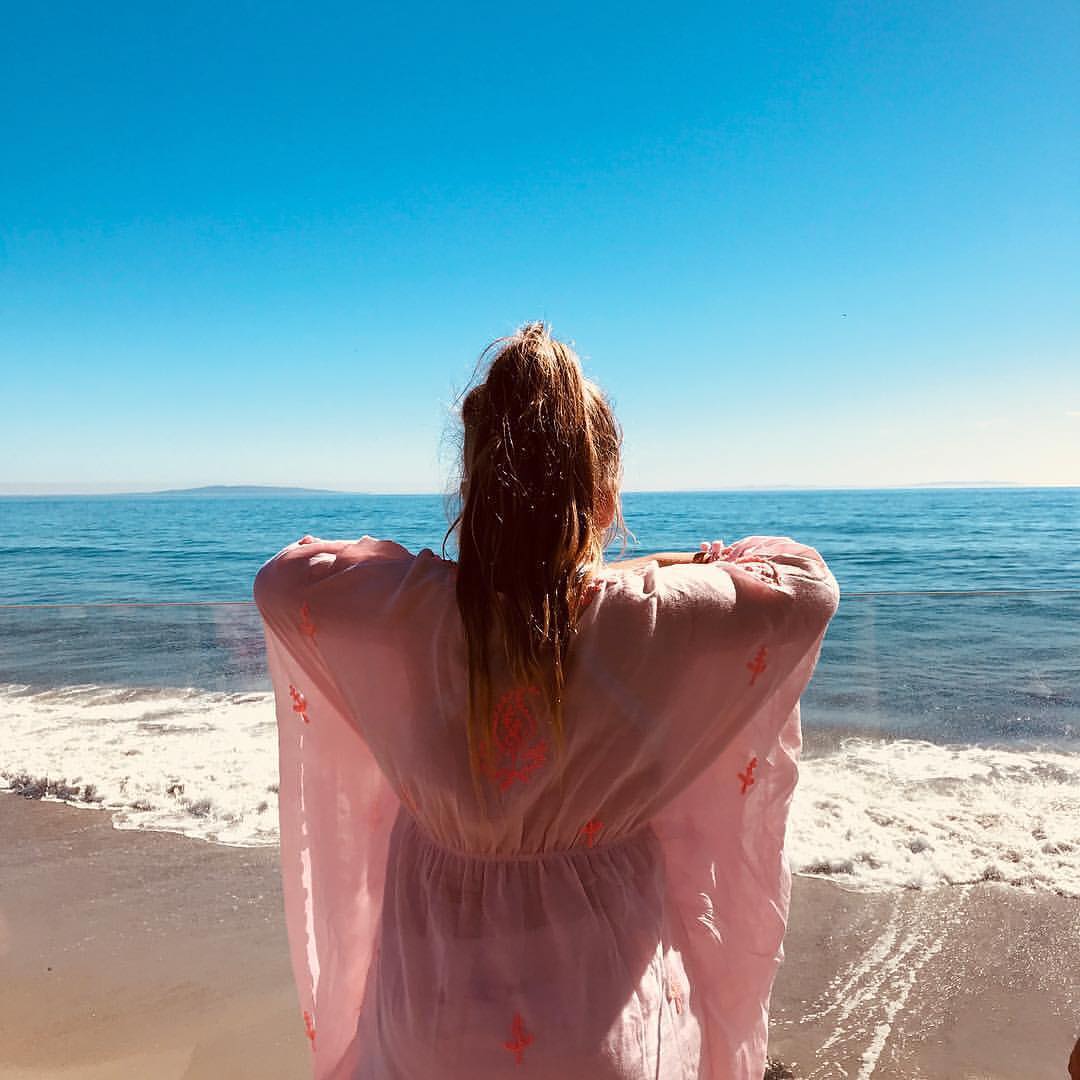 小七瑜伽锻炼,贝嫂维多利亚牵小七