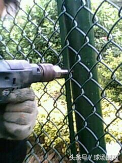 笼式足球场围网报价明细表,五人足球场顶部围网做法