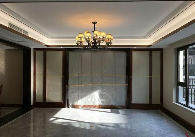 在房间装个滑梯吵到楼下邻居,老公在卧室做滑梯