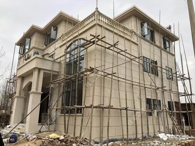 农村建房做真石漆的步骤,农村建房包工头不干了