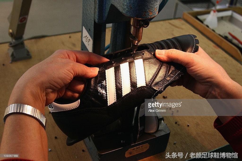 全是套路，塑料毛线组装在一起卖2000，解密足球鞋生产成本的秘密