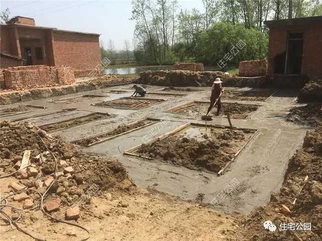 农村建房做真石漆的步骤,农村建房包工头不干了