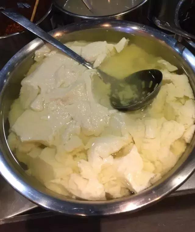 姑父的早餐店仅依赖这八款秘制米线配方，日接待量高达800人次