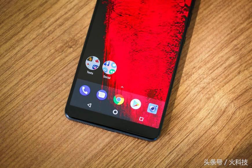 老罗评论安卓之父,老罗加持的手机