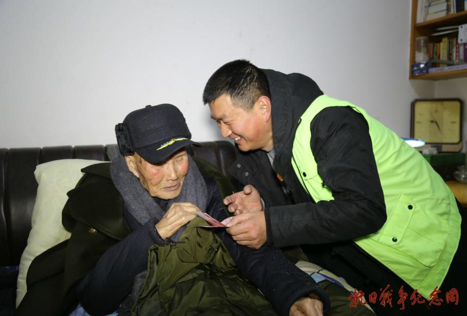 抗战老兵钟开荣,抗战老兵李炳坤