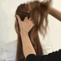 不伤头发且好看的简单编发教程,不想披头散发教你一招显年轻编发