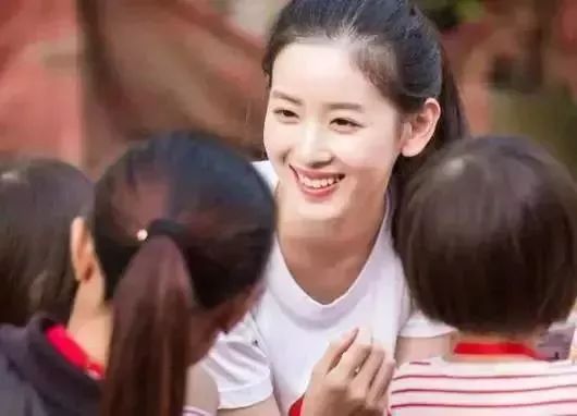 章泽天谈年轻富豪,28岁身价千亿的章泽天