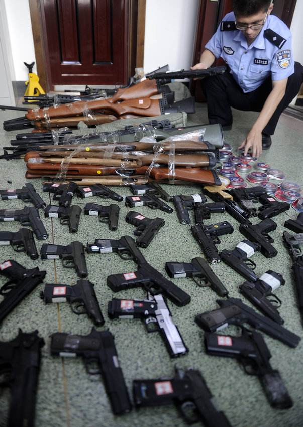 中国手枪54式怎么用,中国使用的四弹冲锋枪