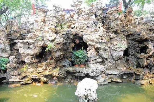 冬天去哪里旅游暖和特色美食,冬季游玩攻略美食推荐