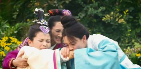 两岁孩子被父母用开水灌喉治病，偏方真会害死人