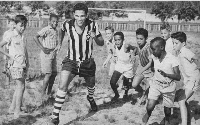 贝利带领巴西拿过多少个世界杯,巴西贝利和罗纳尔多