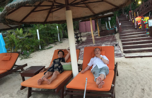 带上父母去看海完整视频,带你去三亚一起看海享受亲子时光