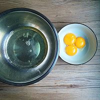 六寸戚风蛋糕超详细版的做法步骤,六寸戚风蛋糕超详细版的做法