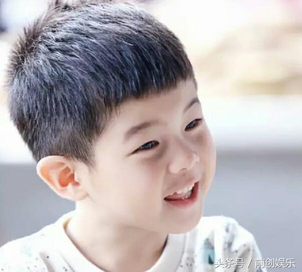 10岁安吉近照曝光,安吉年轻时最帅的照片