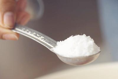 一直用清水洗头会让头发变多吗,洗头发往水里放什么让头发柔顺