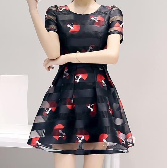 气质款连衣裙让你与众不同,修身气质型连衣裙