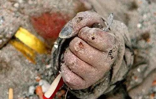 2008年5月12日汶川地震纪念图片,记汶川地震八周年作文