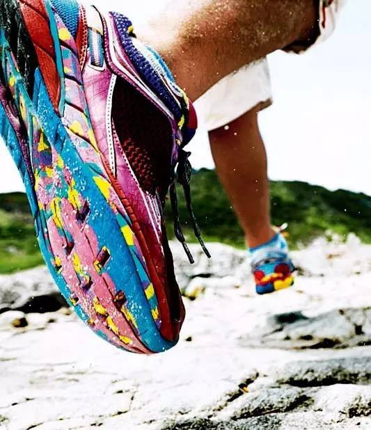 长期跑步穿什么类型的跑步鞋好,跑步爱好者如何选择跑鞋