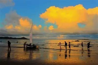 青岛黄岛最清澈最好玩的海边,青岛和黄岛哪个更适合旅游