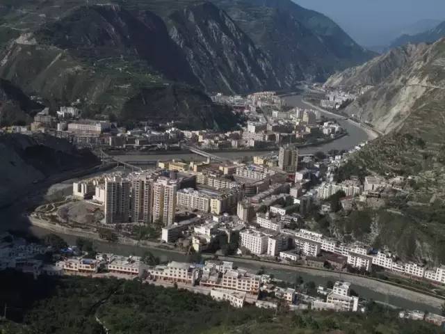 2008年5月12日汶川地震纪念图片,记汶川地震八周年作文