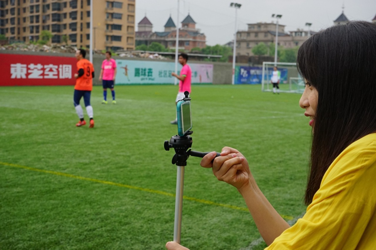 美女经理、网红妹子直播!“踢球去”足球联赛,从赛场火到了线上!
