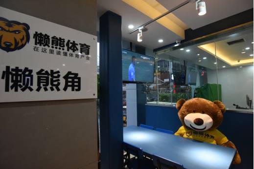 足球是生活的一部分,足球就是生活的缩影