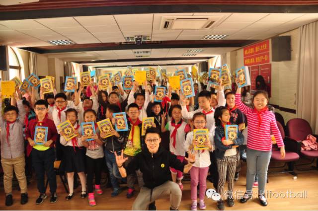 青少年足球进校园,足球比赛小学生入场