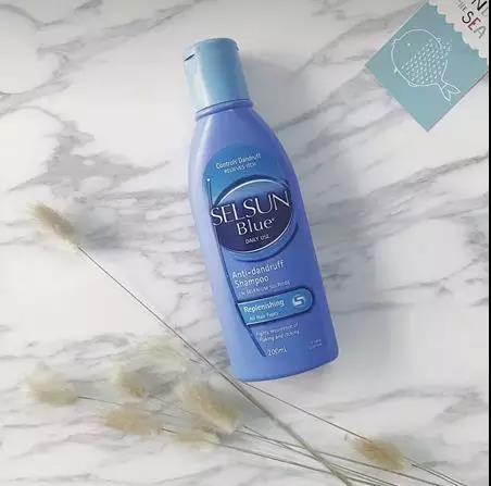 一天不用洗发水就很油,洗发水一天不洗就油是什么原因