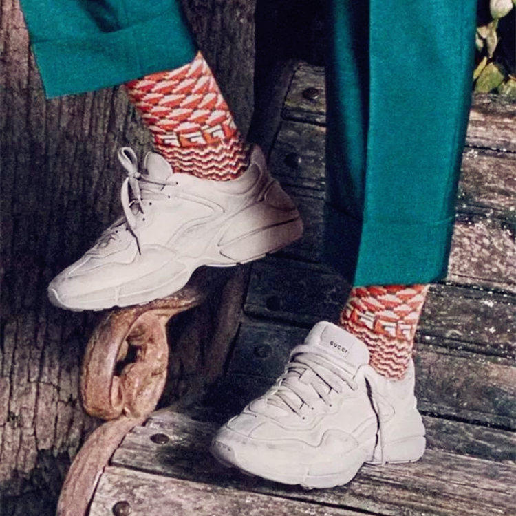 老爹鞋真爆和高版本什么区别,老爹鞋是粉色还是荧光绿