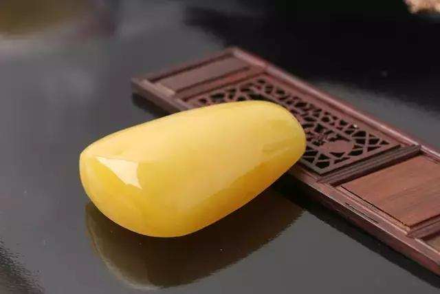 如何挑选蜜蜡的正确方法,挑选蜜蜡用什么油